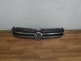 Решетка радиатора Volkswagen Touareg NF